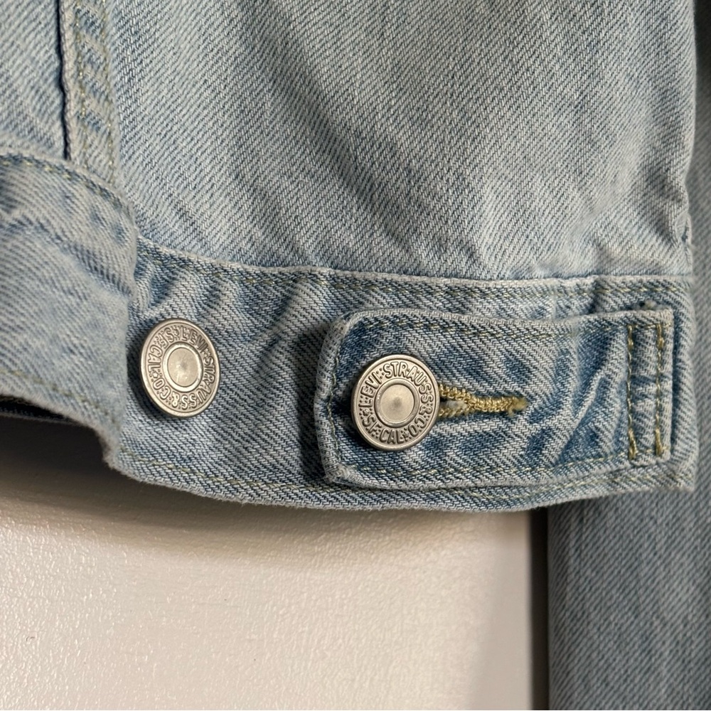 • [Levi’s] Embroidered Jean Jacket • - Picture 9 of 9
